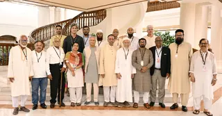 প্রধান উপদেষ্টার সঙ্গে সাত রাজনৈতিক দলের বৈঠক অনুষ্ঠিত